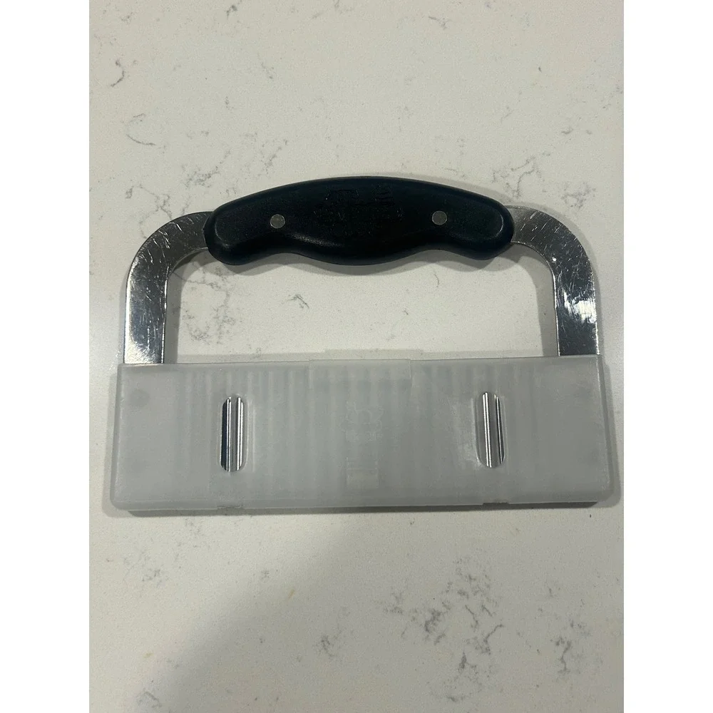 The Pampered Chef Crinkle Cutter Stainless Steel Wavy Blade Kitchen Tool 1089